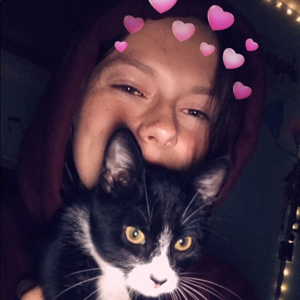 Meet your Posher, Aava